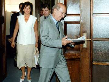 Mέτρα ανακούφισης των χαμηλόμισθων, εάν οι τιμές των καυσίμων παραμείνουν στα ύψη