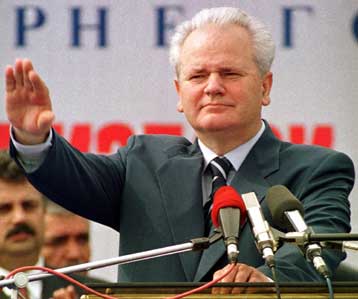 Δυναμική ομιλία Μιλόσεβιτς στο Μαυροβούνιο, όμως ο Κοστουνίτσα προηγείται