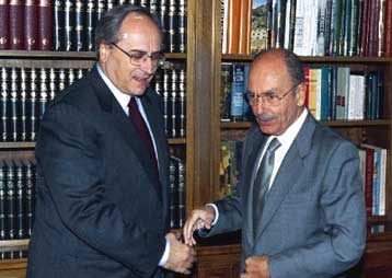 Στεφανόπουλος βλέπει Κωνσταντόπουλο για διαπλοκή, o Σημίτης τον Παπανδρέου για εθνικά