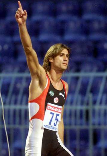 Με τροφική δηλητηρίαση έφτασε ο Παπακώστας στο Σίδνεϊ – Εφτασε και ο Γκατσιούδης