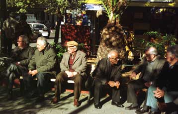 Εκτακτο επίδομα για να αντιμετωπιστούν οι αυξήσεις στο πετρέλαιο και το δολάριο μελετά η κυβέρνηση