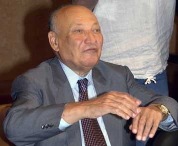 Συνεχίζονται οι επαφές για το Κυπριακό, παρά την εμμονή Ντενκτάς<I>Αισιοδοξία Τζεμ για τα ΜΟΕ</I