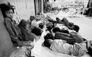 Περισσότεροι άνθρωποι, μεγαλύτερη κρίση, νέα δόγματα</I