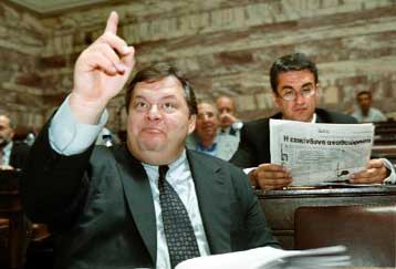 Kόντρα ΠΑΣΟΚ και ΝΔ στη Βουλή για την εκλογή Προέδρου της Δημοκρατίας