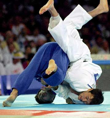 Ο Ιάπωνας Τακιμότο το χρυσό στα 81κ. τζούντο – «Χρυσή» και η Γαλλίδα Βαντενέντ στα 63κ.