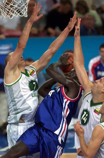Μεγάλη νίκη της Λιθουανίας 81-63 τη Γαλλία