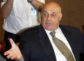 Επιμένει για δύο κράτη ο Ντενκτάς μετά τη συνάντησή του με τον Ντε Σότο