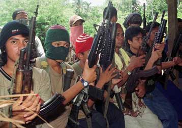 Εντοπίστηκαν ζωντανοί όμηροι της Αμπού Σαγιάφ<i>Μαίνονται οι συγκρούσεις στο Χόλο με θύματα τους