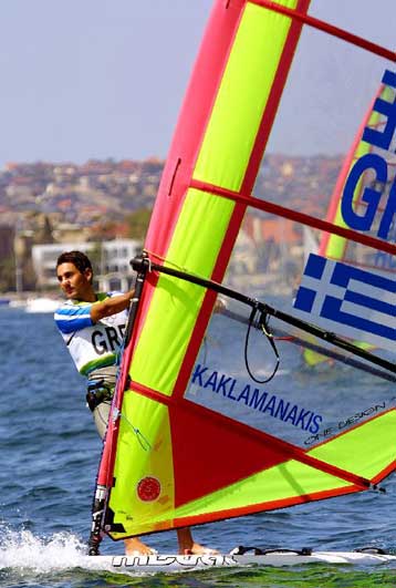 Στην πέμπτη θέση της γενικής ο Νίκος Κακλαμανάκης ύστερα από την τέταρτη ιστιοδρομία