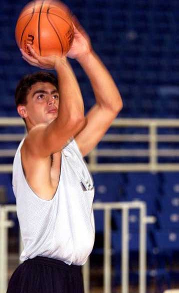 Με κορυφαίο τον Κουτλουάι η ΑΕΚ 110-72 την Κομπασάν