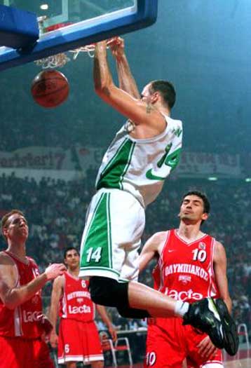 Τραυματίστηκε ο Ντίνο Ράτζα στην προσπάθειά του να «καρφώσει»