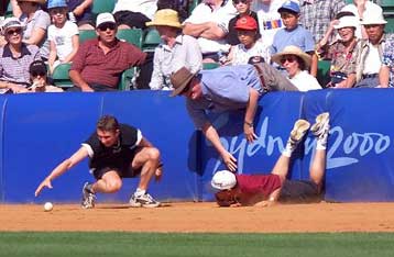 Με νίκες προχώρησαν στο Σίδνεϊ τα φαβορί σε σόφτμπολ και μπέιζμπολ