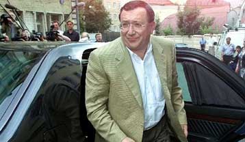 Ο Γκουζίνσκι συνεχίζει από τη Νέα Υόρκη την επίθεση κατά του Πούτιν