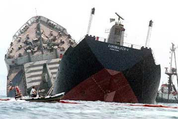 Γερασμένα πλοία ταξιδεύουν στις ελληνικές θάλασσες