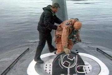 Οι νεκροί του Kursk παραμένουν στο βυθό λόγω οικονομικών προβλημάτων