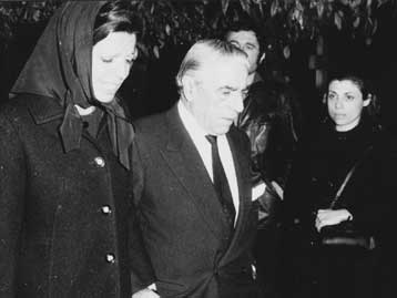 Καταδικασμένος από την αρχή ήταν ο γάμος του Ωνάση με την Τζάκι, σύμφωνα με νέα βιογραφία του