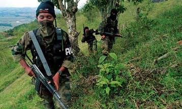 Δεκάδες νεκροί σε σκληρές συγκρούσεις ανταρτών και κυβερνητικών δυνάμεων στην Κολομβία