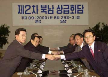 Συνεχίζεται με σταθερά βήματα η προσέγγιση Βορείου και Νοτίου Κορέας