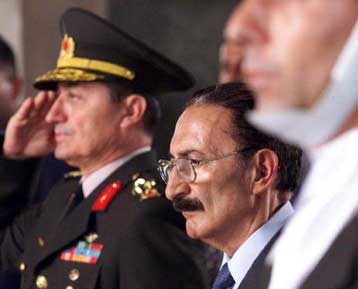 Υπέρ της διατήρησης της Στρατιάς του Αιγαίου ο Ετζεβίτ