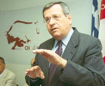 Δεν χρειάζονται νέοι νόμοι για τα διαπλεκόμενα, δηλώνει ο Στ.Μάνος