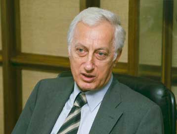 Ανευ κύρους και εκτός του πλαισίου της νομιμότητας η συλλογή υπογραφών, δηλώνει ο Μ.Σταθόπουλος