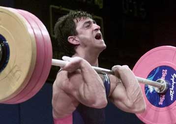 Στο σπίτι τους… γυρίζουν οι Ρουμάνοι αρσιβαρίστες ύστερα από απόφαση της Παγκόσμιας Ομοσπονδίας