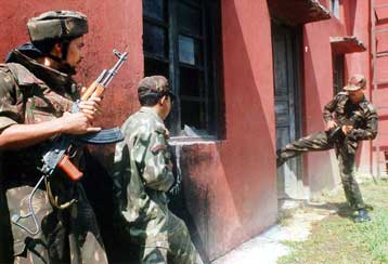 Αλλοι έντεκα άνθρωποι έχασαν τη ζωή τους στο Κασμίρ