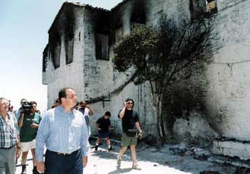 Επίσκεψη Καραμανλή στους πυροπαθείς των Ιωαννίνων