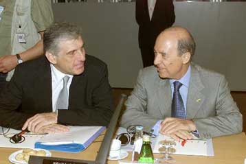 Μήνυμα Σημίτη προς Παπαντωνίου για επιτάχυνση των ιδιωτικοποιήσεων