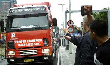 Επεκτείνονται και στη Σκανδιναβία οι διαμαρτυρίες για τις τιμές των καυσίμων