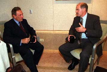 Αισιόδοξος ο Σεζέρ για τα ελληνοτουρκικά – Θετική η πρώτη επαφή Παπανδρέου-Τζεμ