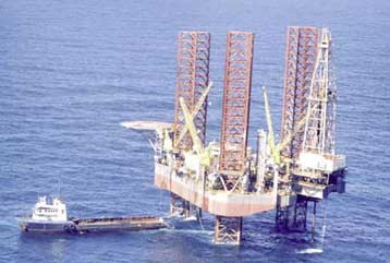 Η υψηλή φορολογία «βάζει φωτιά» στα καύσιμα, υποστηρίζουν διεθνείς αναλυτές