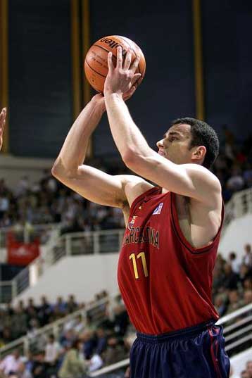 Εχασε στο Μπόρμιο ο Αρης από την Εφές Πίλσεν 85-71, «κέρδισε» στη Βαρκελώνη τον Γκούροβιτς