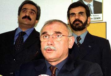 Εφοδοι της τουρκικής αστυνομίας σε τοπικές οργανώσεις του φιλοκουρδικού κόμματος