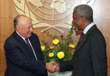 Ο Γλ.Κληρίδης επέστρεψε στις συνομιλίες – Συνάντηση με τον Κόφι Ανάν