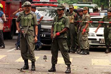 Εξι νεκροί και δεκάδες τραυματίες από επίθεση αυτοκτονίας των Ταμίλ στη Σρι Λάνκα