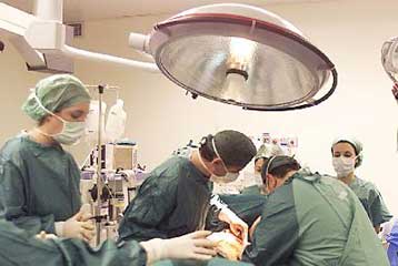 Αποζημίωση τριών δισ. ζητούν συγγενείς 30χρονης, που πέθανε κατά τη διάρκεια εγχείρησης στο ΑΧΕΠΑ