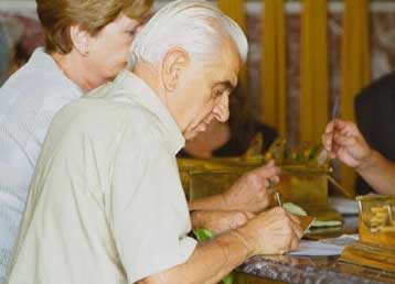 Υπογράφει το 50% στο «δημοψήφισμα» της Εκκλησίας