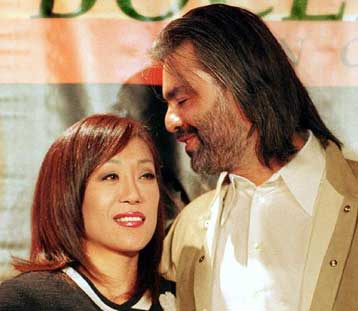 Φωτιές ανάβει η ολυμπιακή φλόγα για χάρη του Μποτσέλι