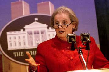 Προειδοποίηση Ολμπράιτ για νοθεία στις γιουγκοσλαβικές εκλογές – Σύμπλευση Μόσχας με την Ομάδα Επαφή