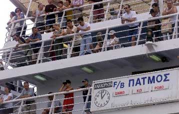 Καθηλωμένα πλοία στο λιμάνι του Πειραιά από τις 4 το απόγευμα