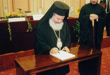 Την ίδρυση σχολείων σε κάθε εκκλησία με διδάσκοντες κληρικούς προτείνει ο  Χριστόδουλος