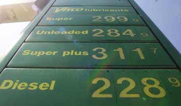 Μείωση των τιμών των καυσίμων αποφάσισε το υπουργείο Ανάπτυξης