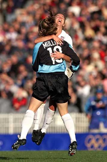 Οι Παγκόσμιες Πρωταθλήτριες ΗΠΑ ξεκίνησαν με το δεξί στο ποδόσφαιρο