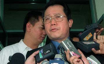 Με επιθέσεις εναντίον πόλεων στις Φιλιππίνες απειλεί η Αμπού Σαγιάφ