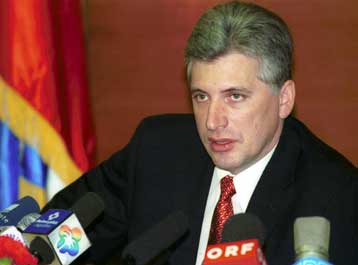 Πιέσεις από ΝΑΤΟ και ΕΕ στον Μιλόσεβιτς – Συνωμοσία των ΗΠΑ «αποκαλύπτει» ο Γκόραν Μάτιτς