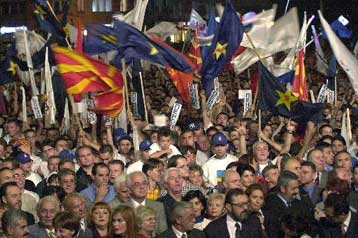 Αποποιείται την ευθύνη για τα επεισόδια στις εκλογές η κυβέρνηση της ΠΓΔΜ