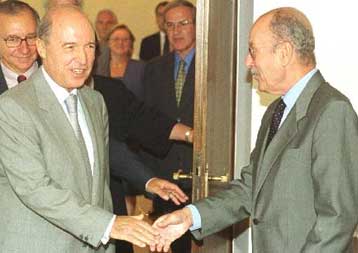 Για την οικονομία συζήτησαν Στεφανόπουλος και Σημίτης