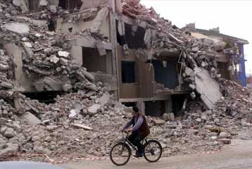 Bρετανοί αναλαμβάνουν την ανασυγκρότηση των σεισμόπληκτων περιοχών στην Τουρκία