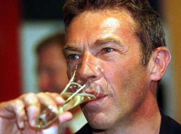 Προκλητικός εμφανίζεται ο Χάιντερ μετά την άρση των κυρώσεων κατά της Αυστρίας